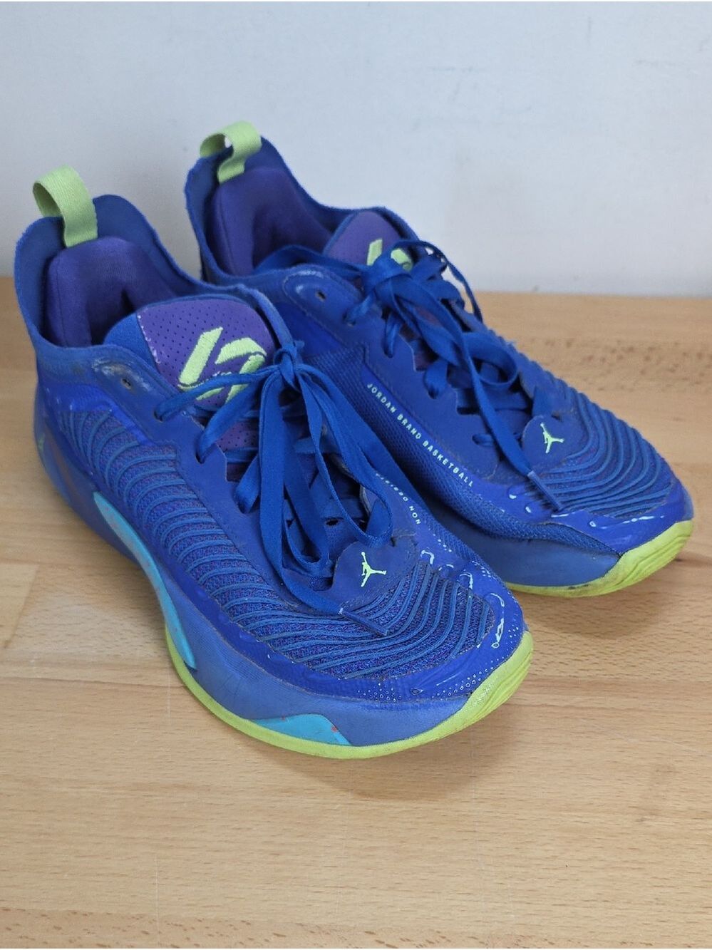 Nike Blue with Neon Green Accent Basketball Shoes Size 7Y Used